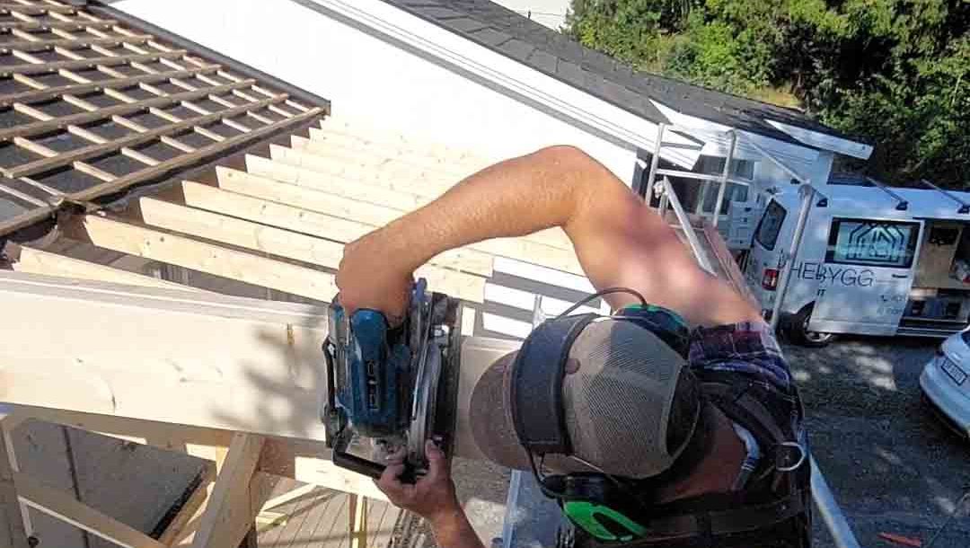 Snekkerarbeid på tak